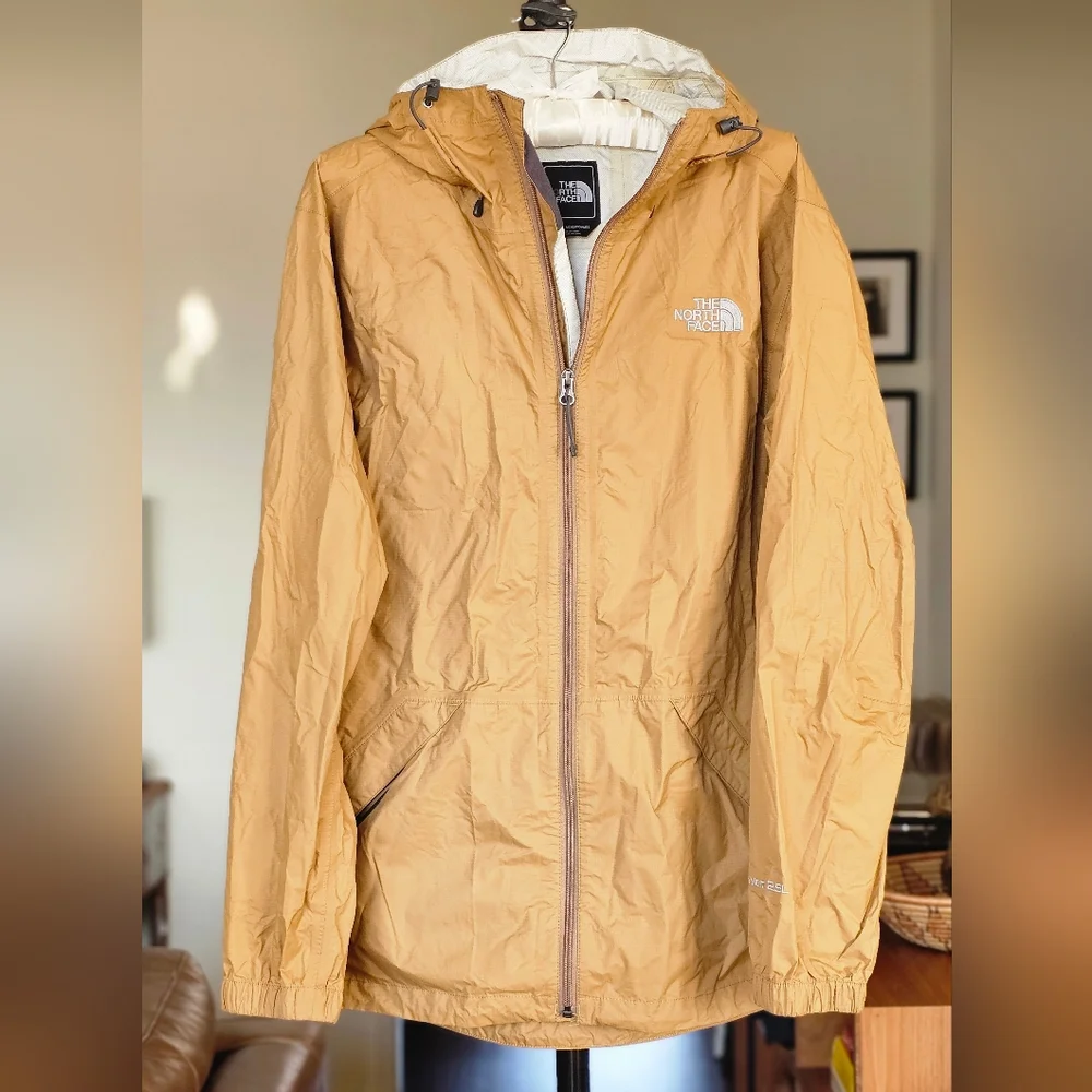 The North Face Mens HyVent 2.5L Waterproof Jacket